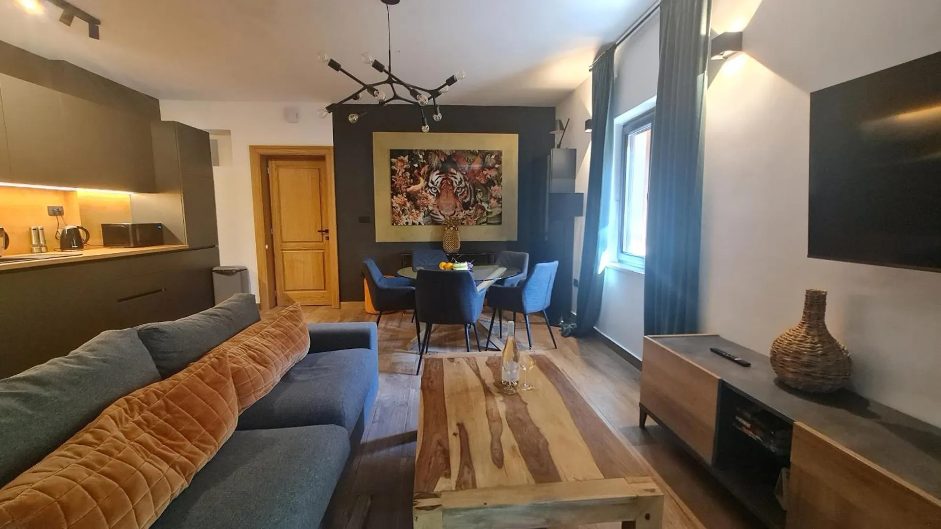 Bugenwilla Kastela Villa
